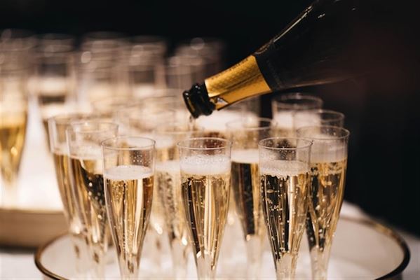 Skru op for festen med champagne 4 grunde til hvorfor